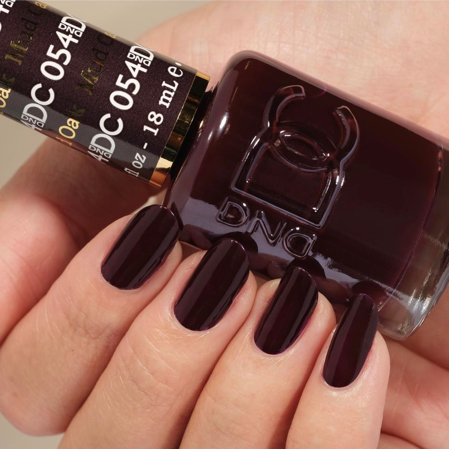 DND DC Gel Polish Set, Brown Collection, UV/LED Gel Polish and Air Dry Nail Lacquer, Matching Chip-Free Polish Duo, 054 Mud Oak, 0.5 Fl Oz