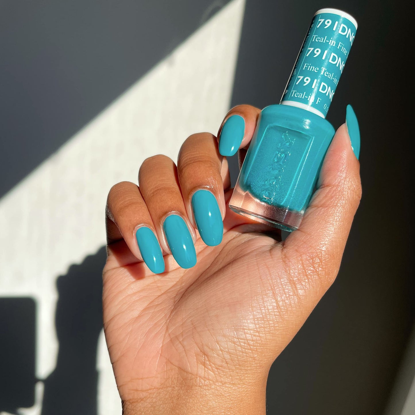 DND Gel Polish Set, Blue Collection, UV/LED Gel Polish and Air Dry Nail Lacquer, Matching Chip-Free Polish Duo, 791 Teal-in’ Fine, 0.5 Fl Oz