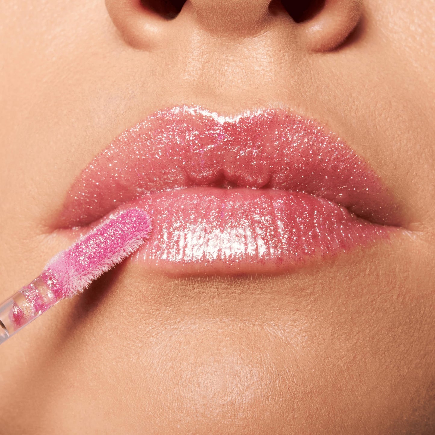 essence | Meta Glow Multi-Reflective Lip Gloss | Iridescent Shimmer, Holographic, Non-Sticky & Comfortable | Vegan & Cruelty Free (03 | Pink Vision)