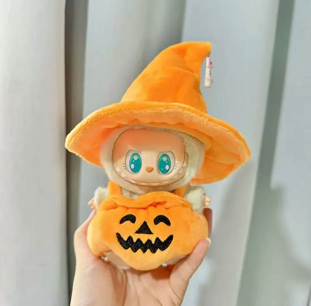 17cm Labubu Hoodie Outfit